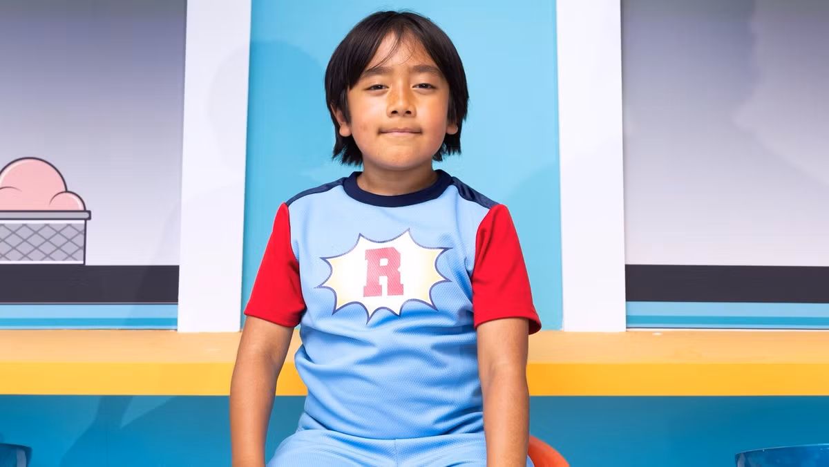 Tre em ao tuong lam KOL vi nghien mang xa hoi