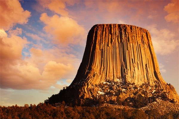 Điều kỳ lạ và bí mật của 'Tháp Quỷ' nổi tiếng của Mỹ Dieu ky la va bi mat cua 'Thap Quy' noi tieng cua My