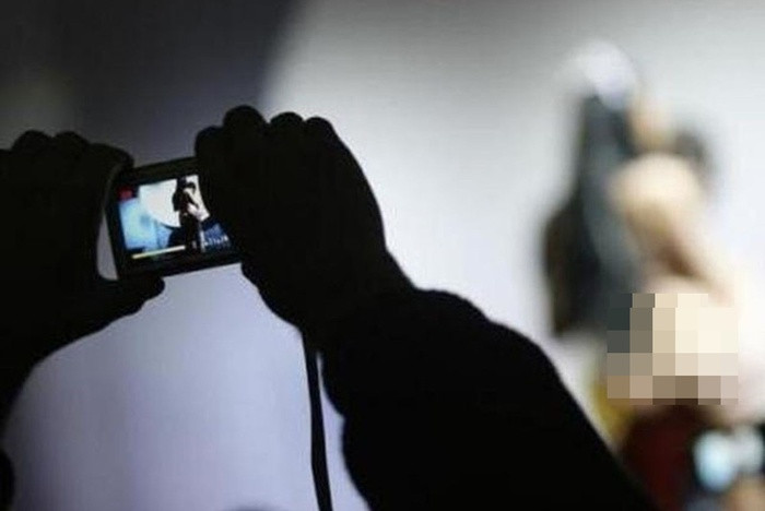 Níu kéo không thành, thanh niên tung clip "nóng" vào nhóm chat của người yêu Niu keo khong thanh, thanh nien tung clip