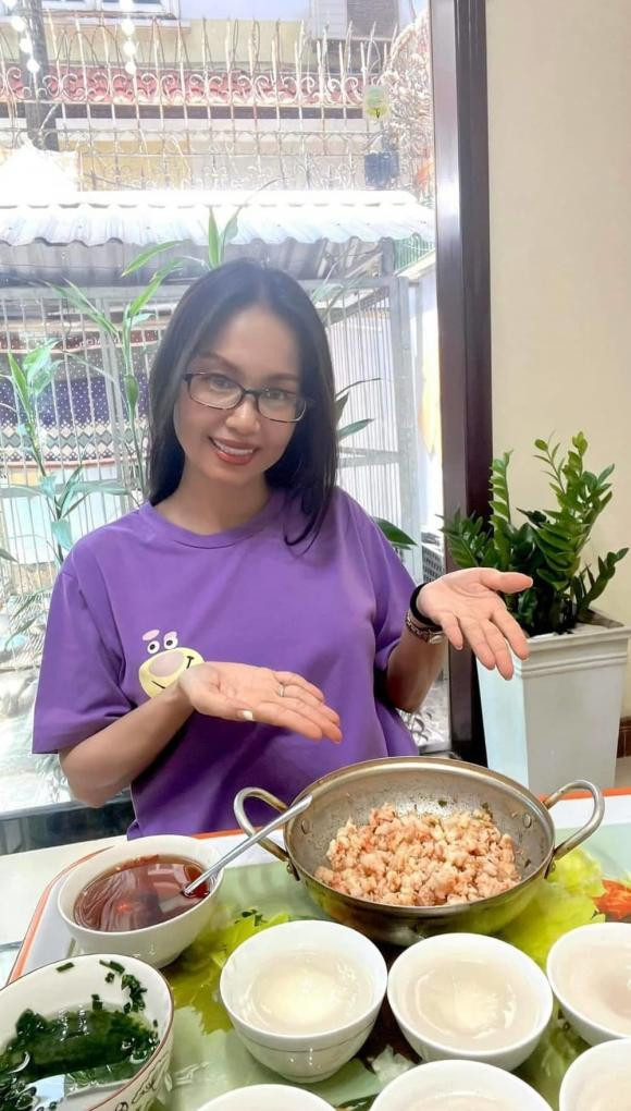 Cuoc song hien tai cua Cam Ly sau khi bi benh suyt bo hat-Hinh-13