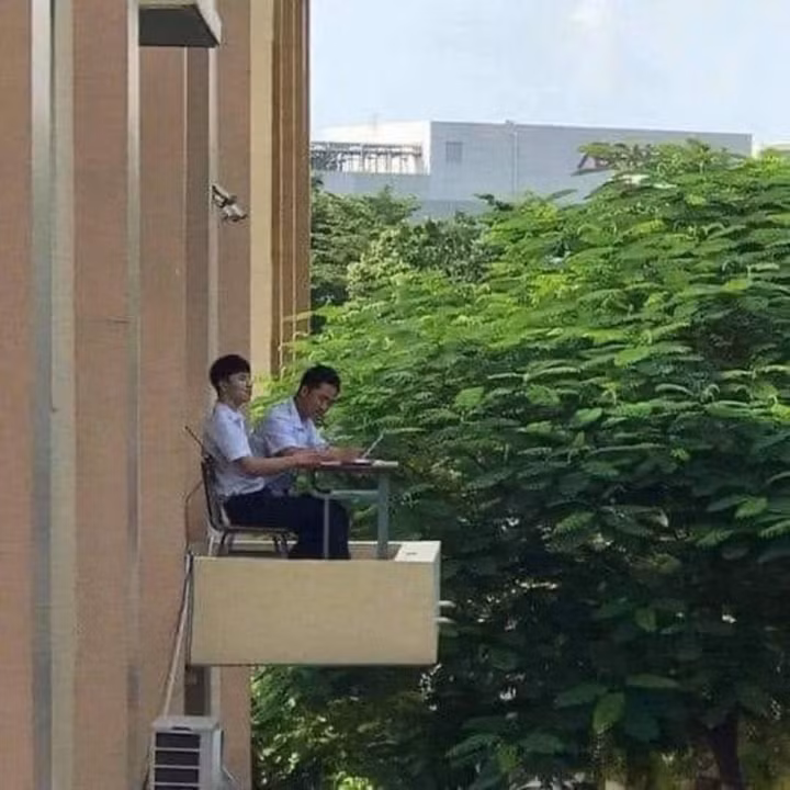 Cách để "đổi gió" khi đang ở trường học.