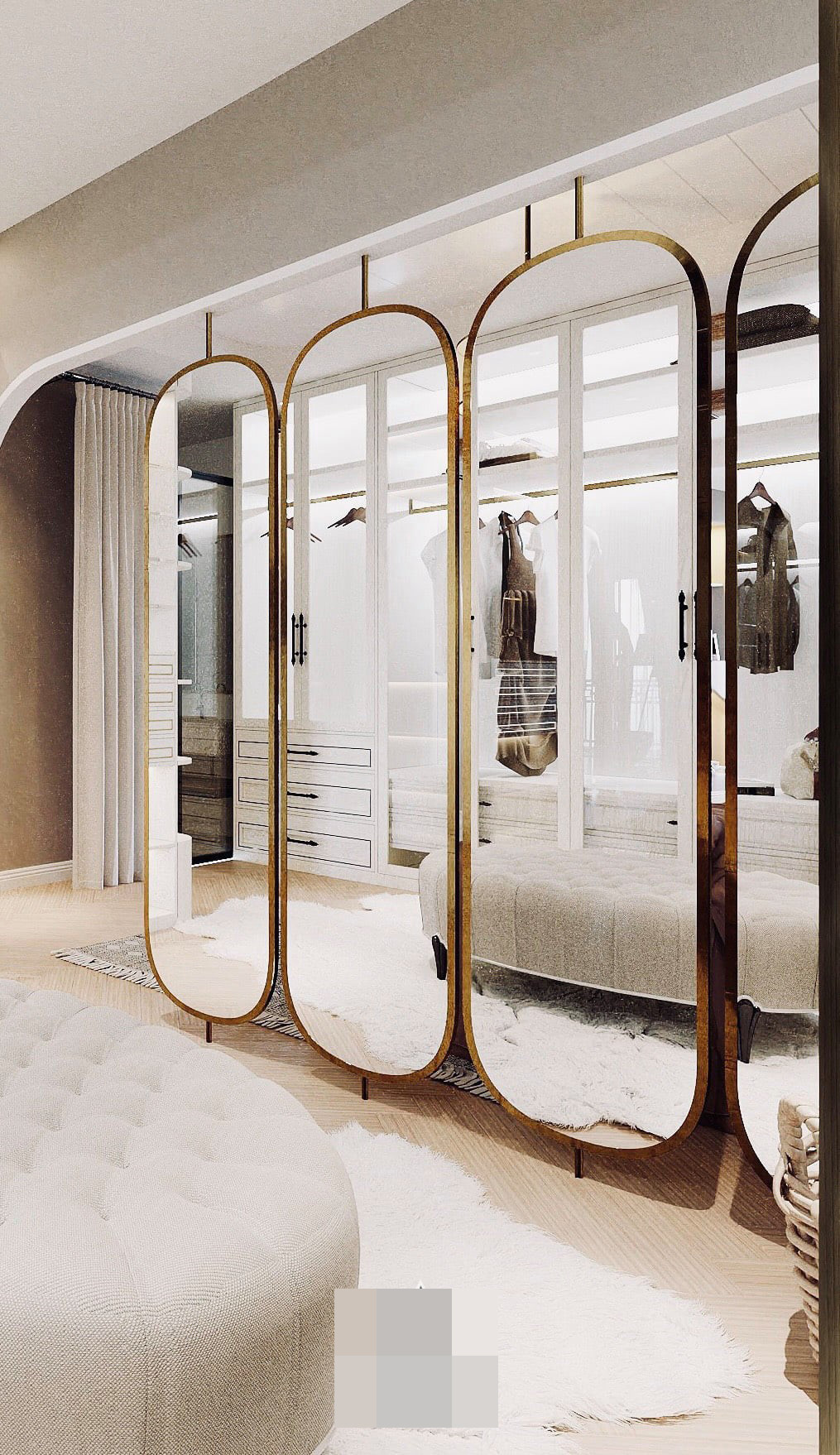 Những tấm gương lớn trong phòng thay đồ, tiện cho gia chủ thử trang phục.