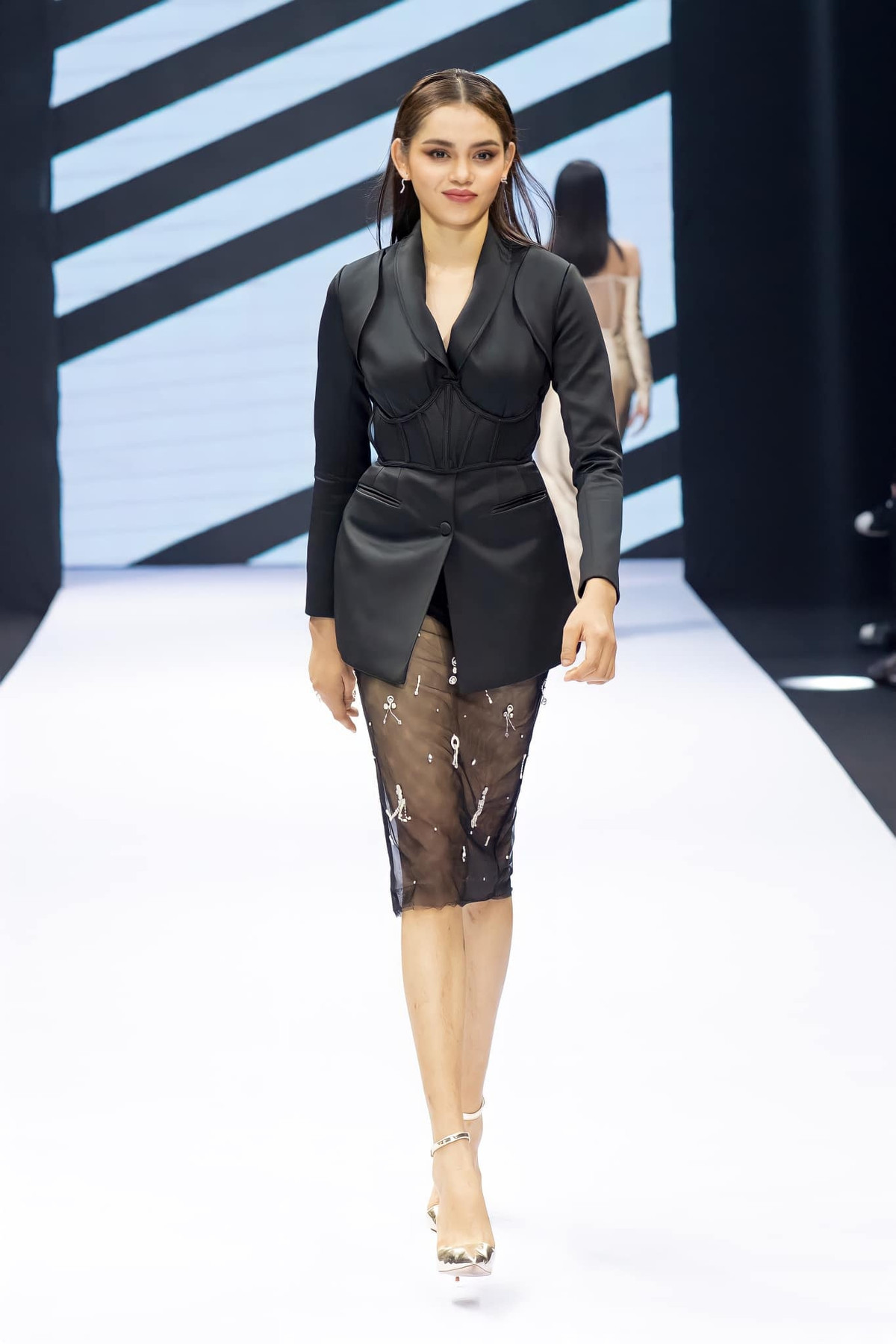 Co gai dan toc Cham mot thang thi hai cuoc thi hoa hau-Hinh-6