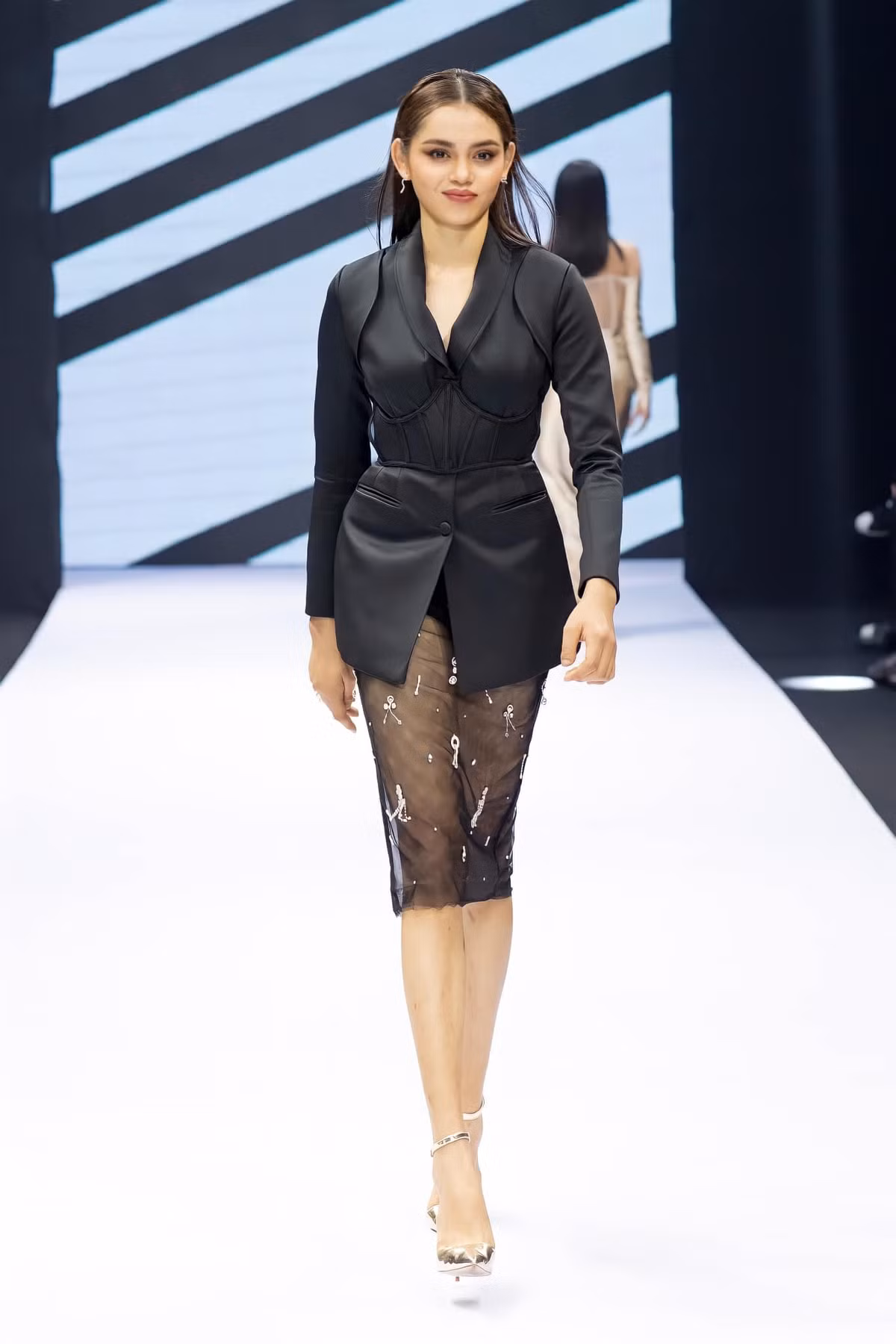 Co gai dan toc Cham mot thang thi hai cuoc thi hoa hau-Hinh-6