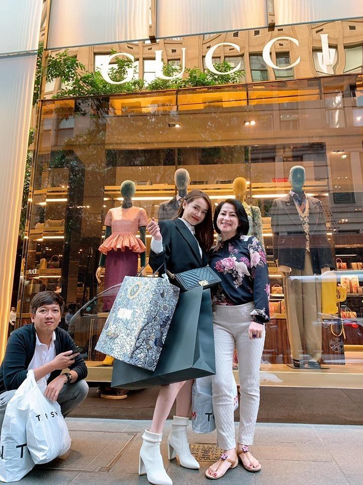 Nha Phuong toan hang hieu, mua do cho Truong Giang sieu re-Hinh-6