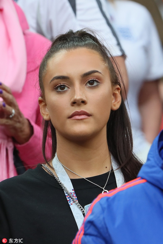 Bóng hồng người Anh sống kín tiếng trên mạng xã hội. Tài khoản Instagram hơn 100.000 lượt theo dõi của cô nàng chỉ vỏn vẹn 30 bài đăng.