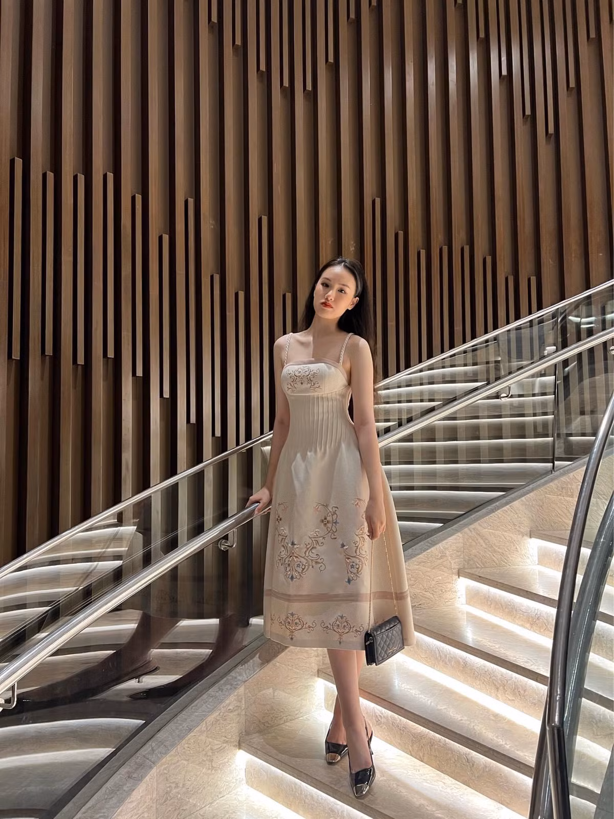 Người có sức ảnh hưởng lớn nhất đến Mỹ Anh là mẹ. Cô nói: “Mẹ là hình mẫu mà tôi muốn hướng tới. Mặc dù bận rộn với công việc, nhưng mẹ vẫn luôn dành thời gian cho gia đình, luôn cố gắng dạy tôi trở thành cô gái mẫu mực. Trong công việc, mẹ tôi là người phụ nữ cứng rắn, mạnh mẽ và không sợ bất cứ điều gì”.