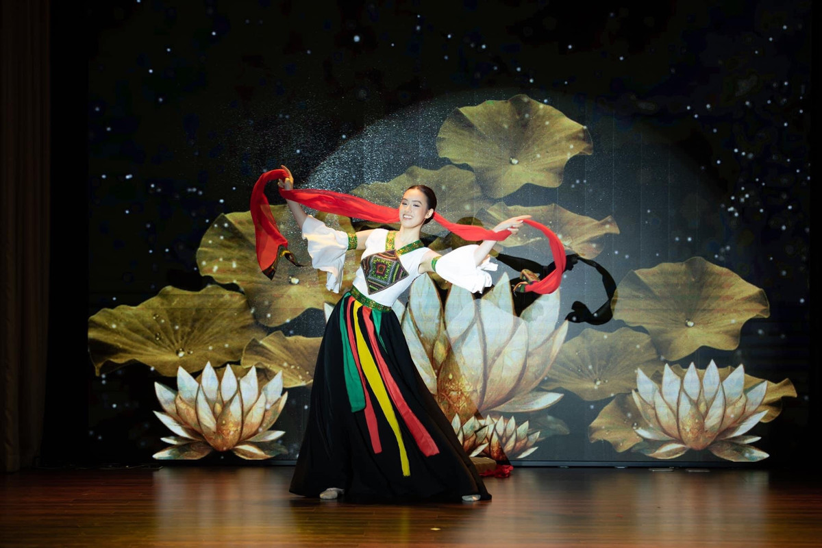 Người đẹp tự hào vì từng được cử sang Hàn Quốc để tham gia giao lưu văn hoá Việt - Hàn. Nói về niềm tự hào trong thời điểm hiện tại, Mỹ Anh cho biết cảm thấy may mắn vì có mặt trong ngôi nhà chung của Hoa hậu Việt Nam 2022.