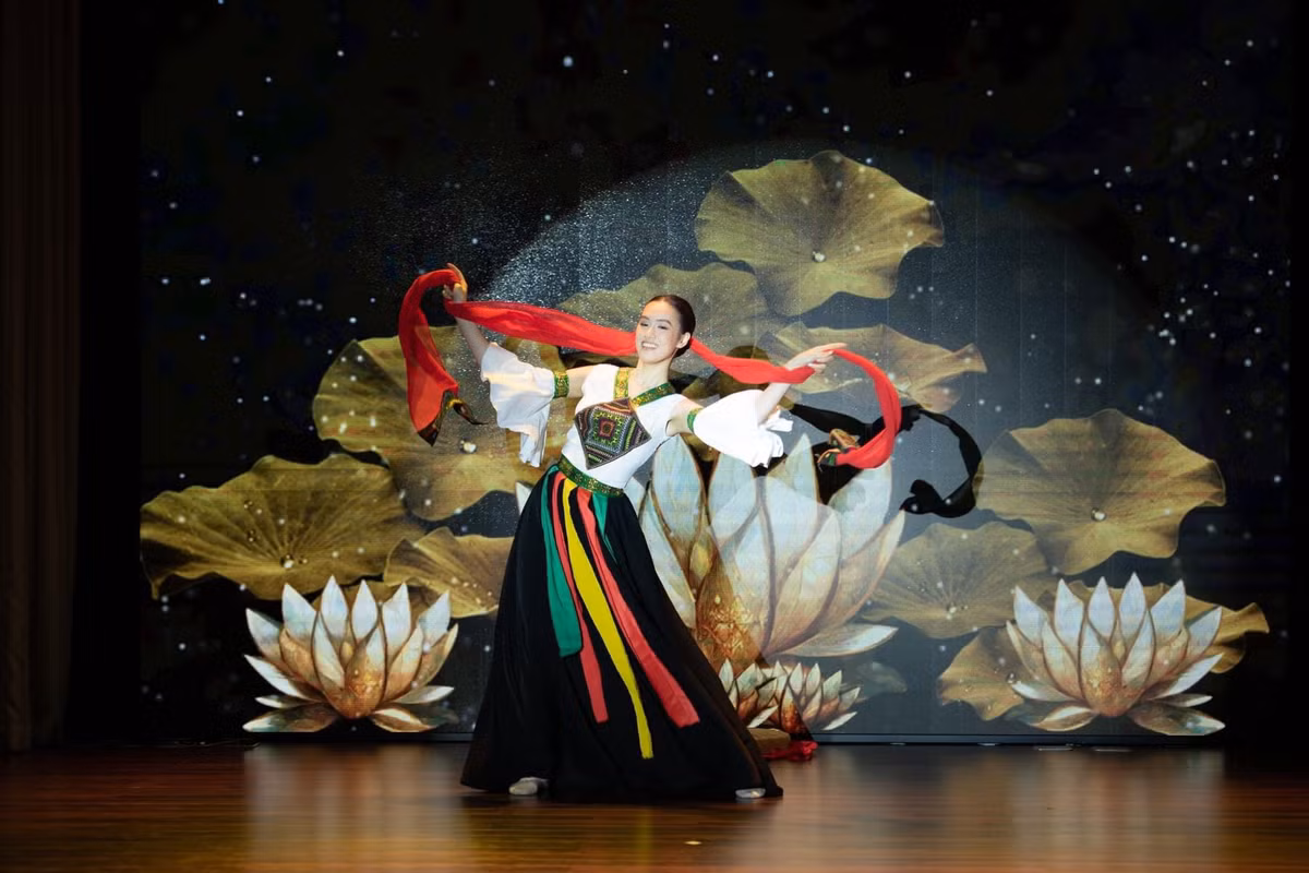 Người đẹp tự hào vì từng được cử sang Hàn Quốc để tham gia giao lưu văn hoá Việt - Hàn. Nói về niềm tự hào trong thời điểm hiện tại, Mỹ Anh cho biết cảm thấy may mắn vì có mặt trong ngôi nhà chung của Hoa hậu Việt Nam 2022.