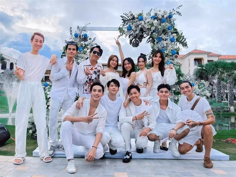 An cuoi Dieu Nhi, mot cap doi Vbiz duoc mong 