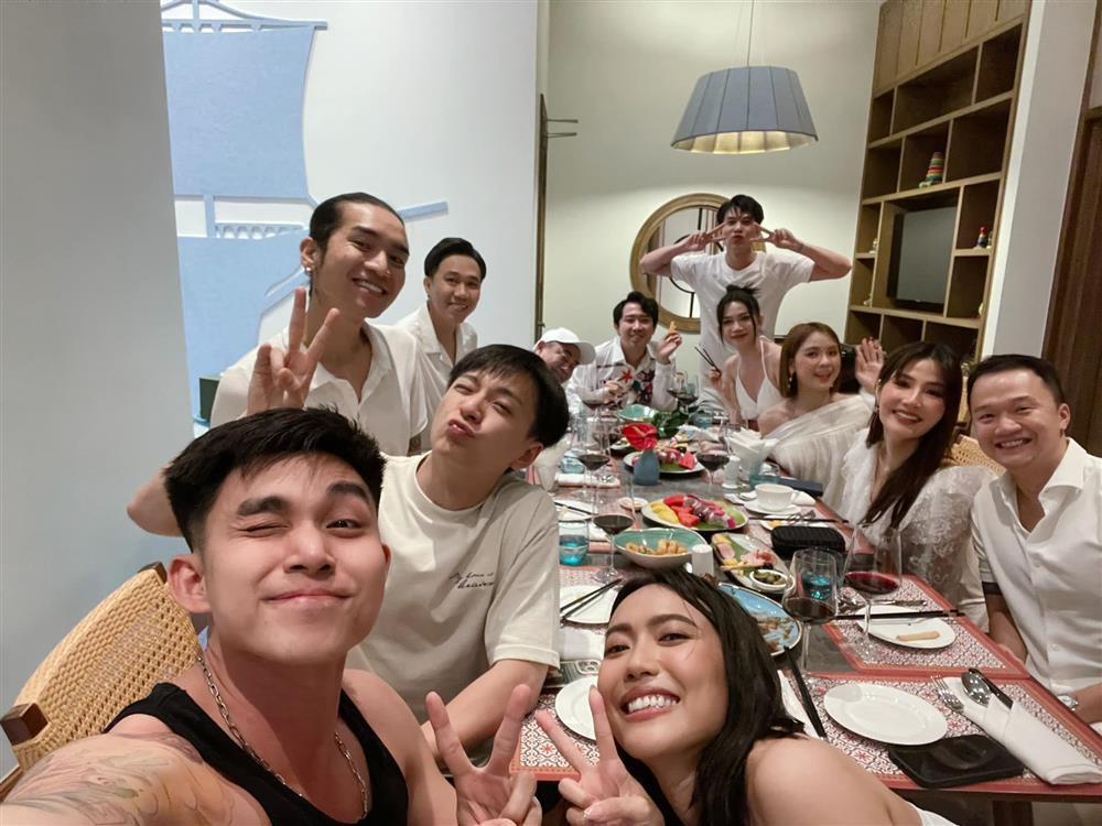 An cuoi Dieu Nhi, mot cap doi Vbiz duoc mong 