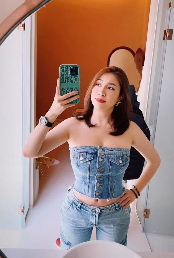 br/> Pha Lê khó chịu khi anh thợ lắp gas chê cô trông không "ngon" như trong hình.