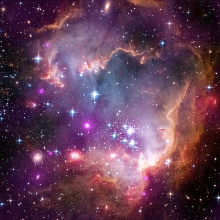 NGC 602 là một chòm sao ở nằm ở Thiên hà Đám mây Magellan nhỏ - một trong những thiên hà gần Dải Ngân hà nhất. Các ngôi sao trong chòm sao này hình thành vào những thời điểm khác nhau và một số trong số đó được hình thành từ cách đây khoảng 60 triệu năm.