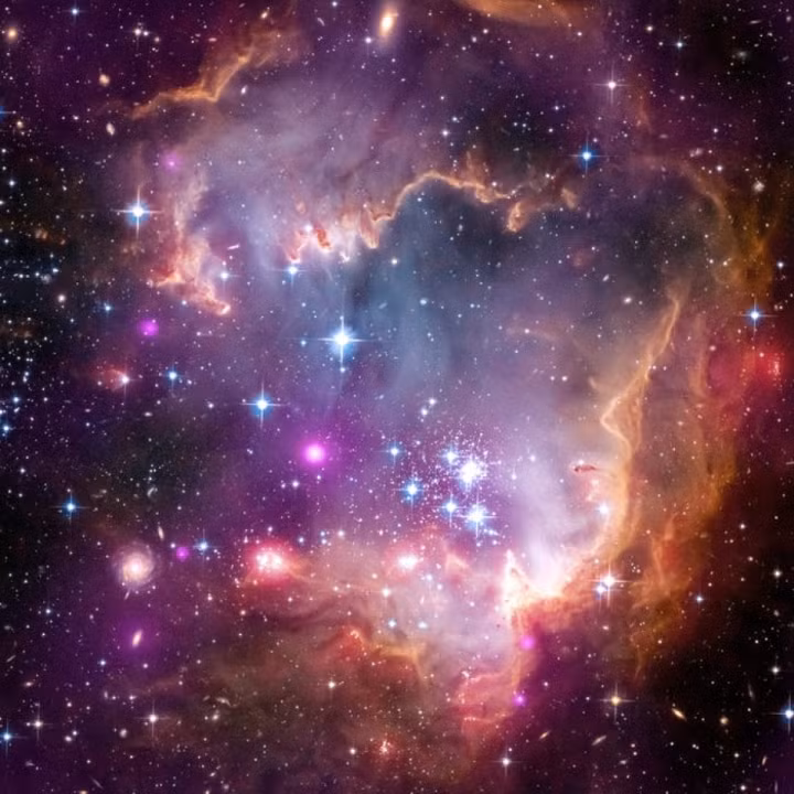 NGC 602 là một chòm sao ở nằm ở Thiên hà Đám mây Magellan nhỏ - một trong những thiên hà gần Dải Ngân hà nhất. Các ngôi sao trong chòm sao này hình thành vào những thời điểm khác nhau và một số trong số đó được hình thành từ cách đây khoảng 60 triệu năm.