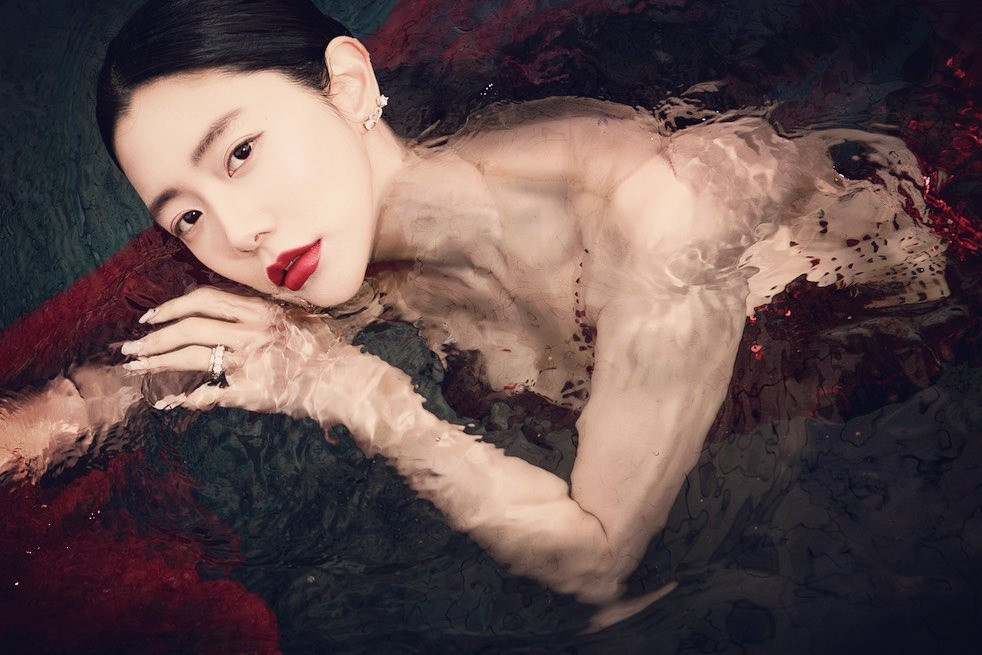 Nhiều người ví von cuộc sống của Clara bước sang trang mới kể từ khi lập gia đình. Vài năm trở lại đây, nữ diễn viên gần như không còn hoạt động nghệ thuật. Thay vào đó, cô thường xuyên đi du lịch sang chảnh ở các thành phố nổi tiếng trên thế giới. Thời gian còn lại, Clara chăm sóc tổ ấm và tập thể thao để giữ dáng.