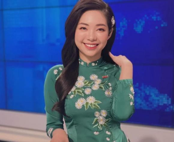 Nhan sắc ngọt ngào của BTV Hương Giang.