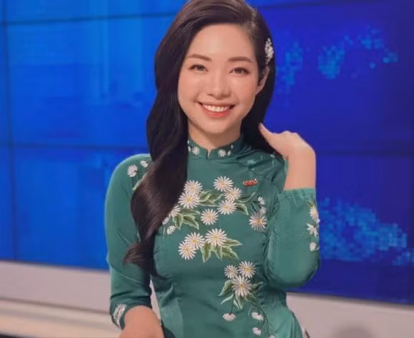 Nhan sắc ngọt ngào của BTV Hương Giang.