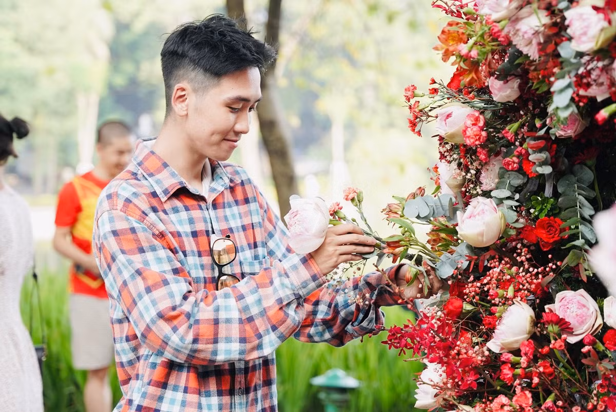 Hang nghin bong hoa sen no khap pho Ha Noi dip le Vu Lan-Hinh-6