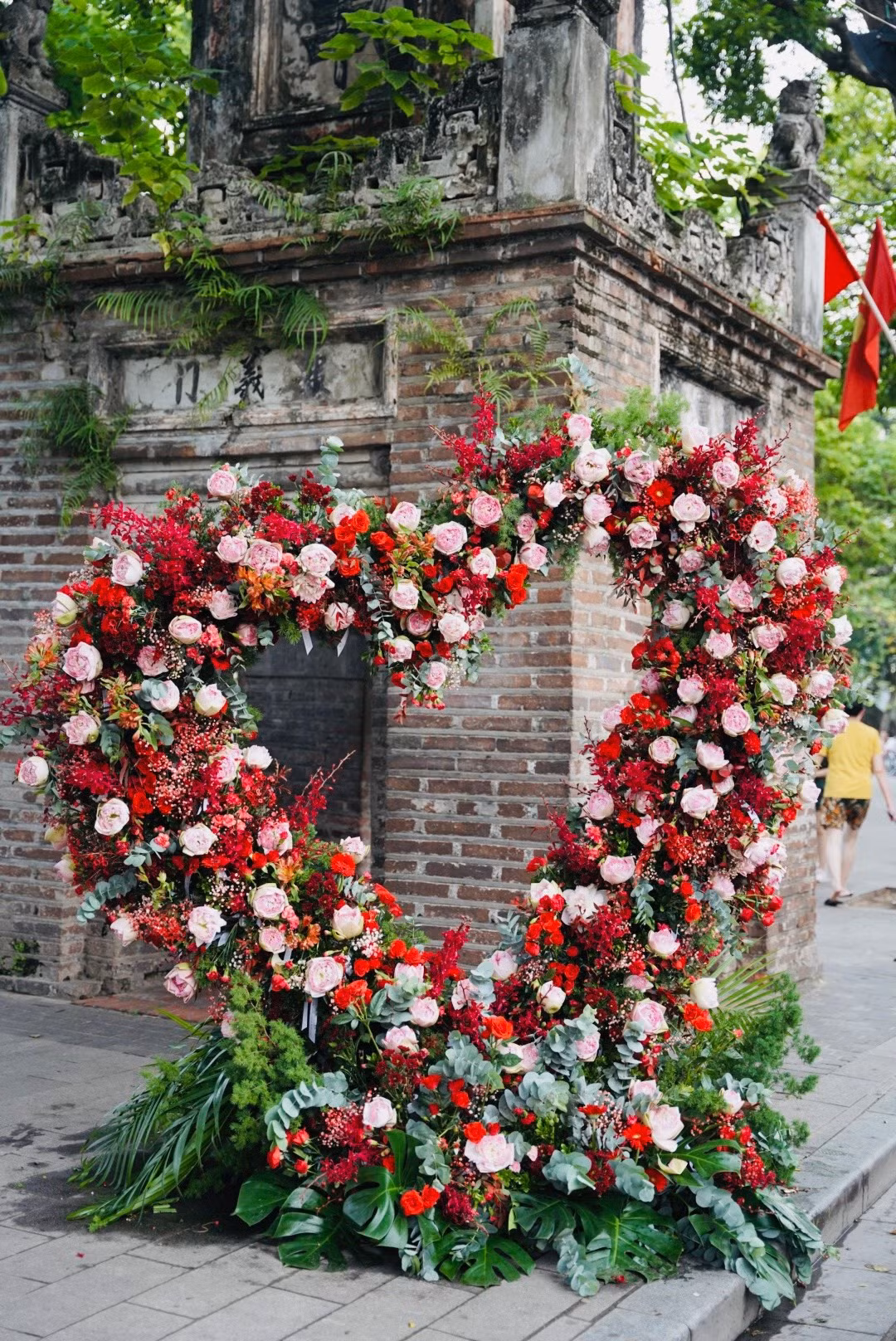 Hang nghin bong hoa sen no khap pho Ha Noi dip le Vu Lan