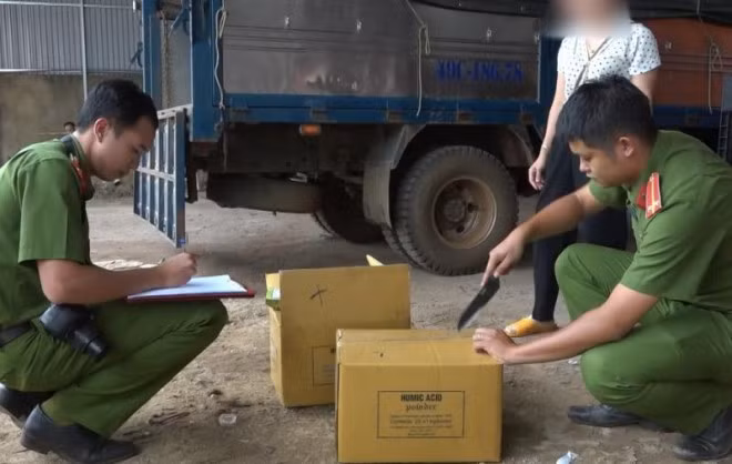 Mua phan bon Trung Quoc roi dong nhan hieu My dem ban-Hinh-2