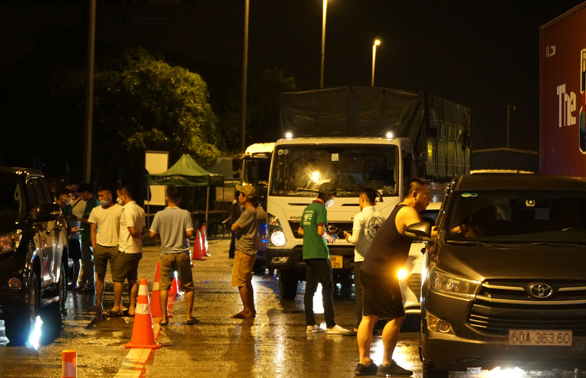 Xuyen dem dan the thu phi khong dung cho tai xe tren cao toc-Hinh-2