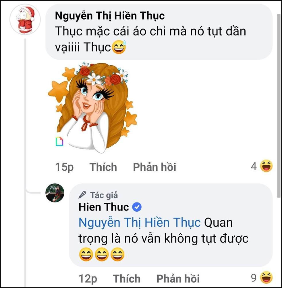  Cụ thể, nữ ca sĩ dùng tài khoản cá nhân bình luận: "Thục mặc cái áo chi mà nó tụt dần vậy Thục?", sau đó dùng tài khoản Fanpage đáp: "Quan trọng là nó vẫn không tụt được".