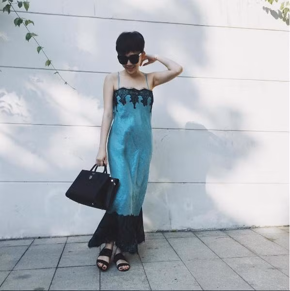 Tóc Tiên cũng là mỹ nhân nghiện mặc mốt đồ ngủ ra đường.