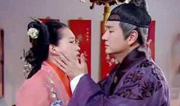 Tai sao thai giam co dai lai cuoi vo?