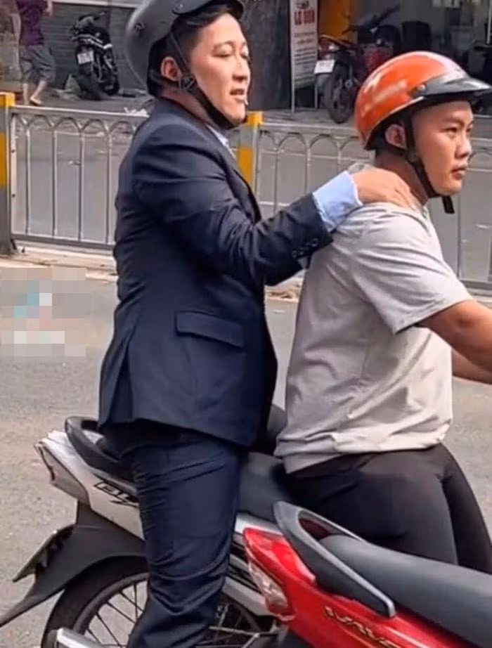 Truong Giang mac vest di xe om, tuong ngoi cuc hai