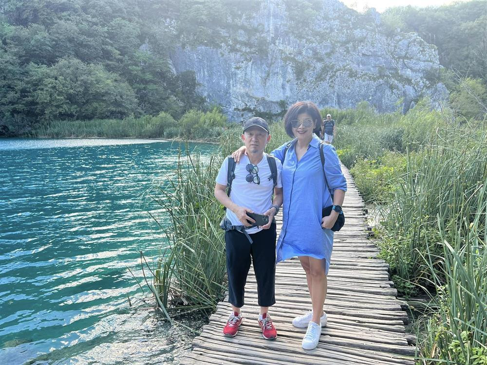 ặp đôi thi thoảng cập nhật ảnh đi du lịch cùng nhau.