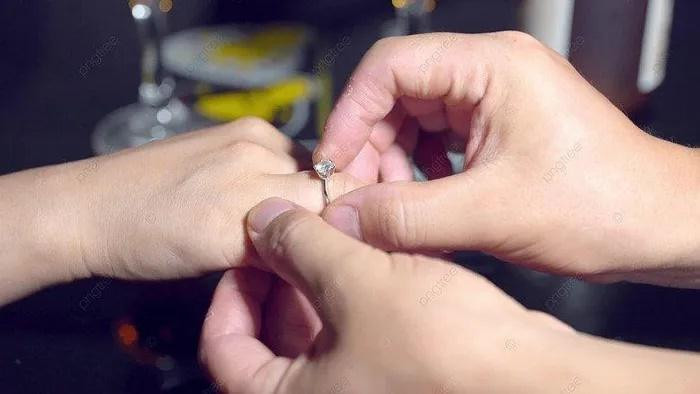 Me chong cho mieng gan lon, toi nem vao sot rac roi hoi han