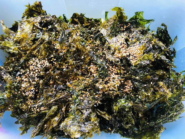 Chúng có chứa các acid amin, vitamin B, B2, A, C và các nguyên tố vi lượng, khoáng chất cần thiết cho cơ thể.