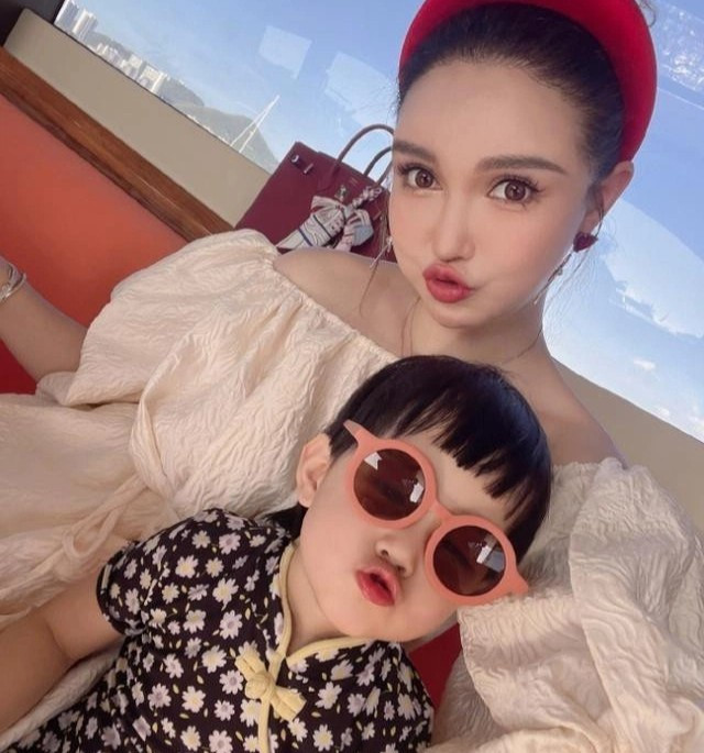 Nguoi phu nu Trung Quoc dung dao keo 300 lan-Hinh-7