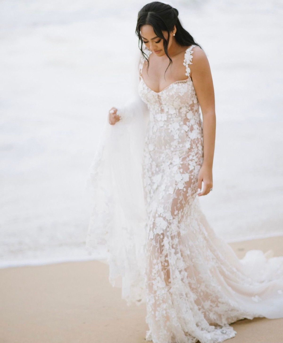 Mỹ nhân 25 tuổi làm quản lý phân tích tư vấn cho công ty chuyên cung cấp dịch vụ chiến lược, tư vấn, kỹ thuật số, công nghệ Accenture.