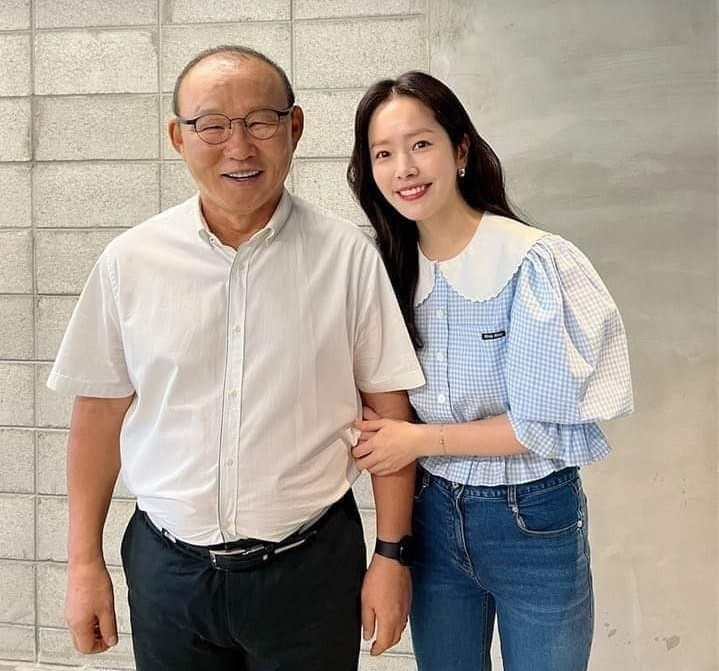 HLV Park Hang-seo o hau truong game show giai tri an khach