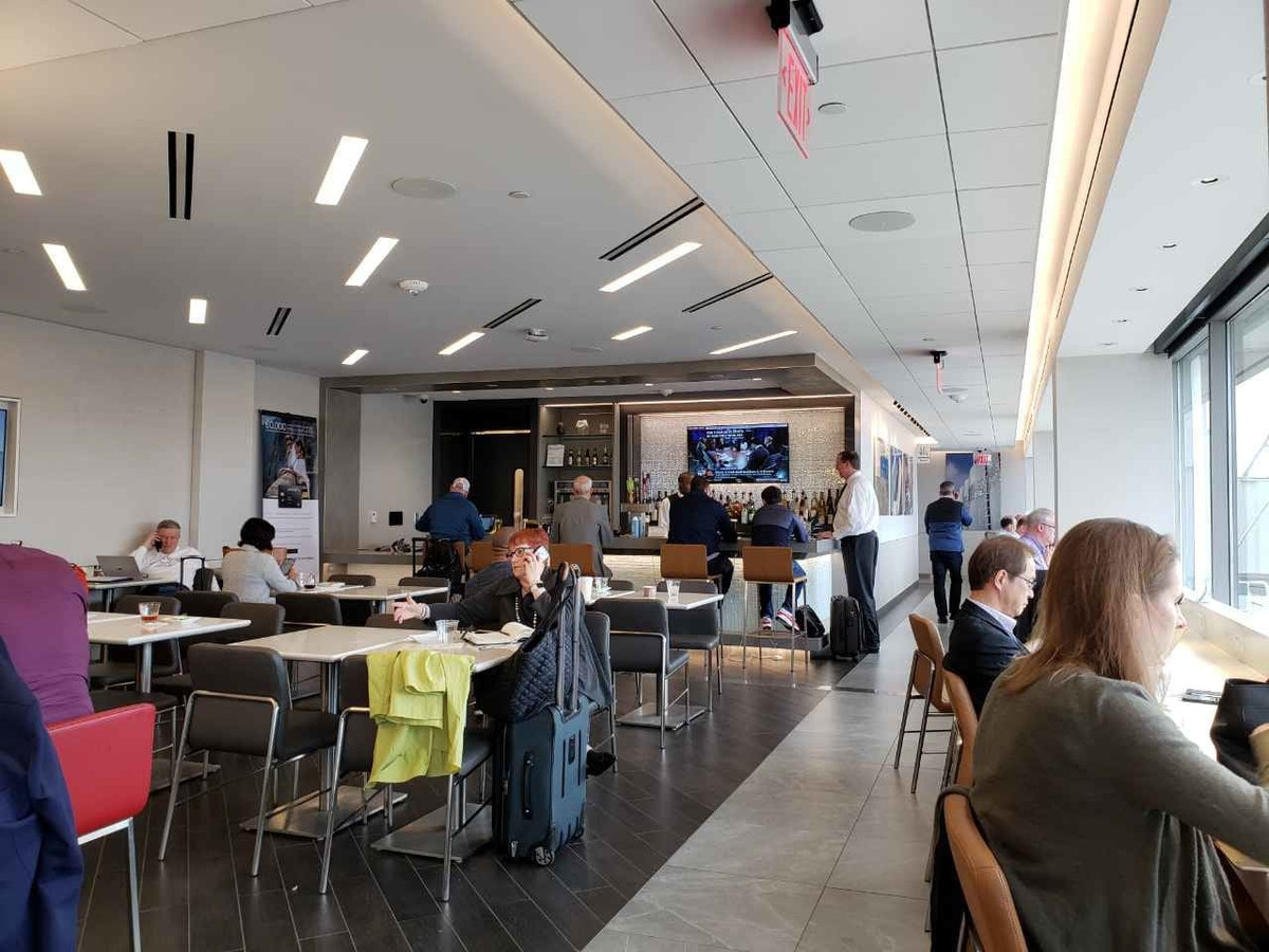 Gioi nha giau khong con thong tri phong cho san bay-Hinh-3