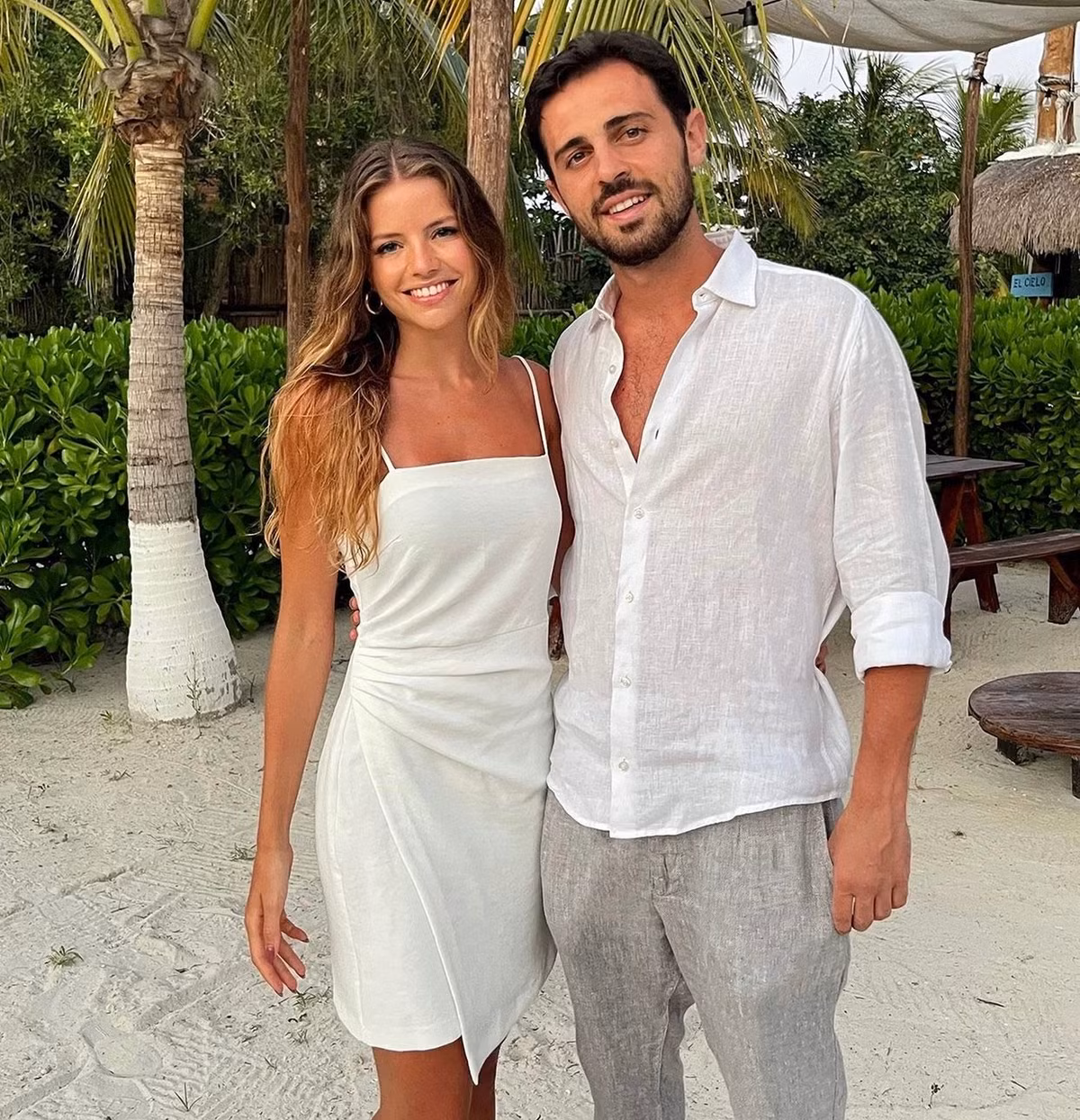 Có thể hy vọng về đám cưới hạnh phúc cho chàng tiền vệ Manchester City và nàng người mẫu nóng bỏng. Cũng mong bến đỗ yên bình này sẽ giúp Silva ngày càng yên tâm tỏa sáng trong màu áo The Citizens.