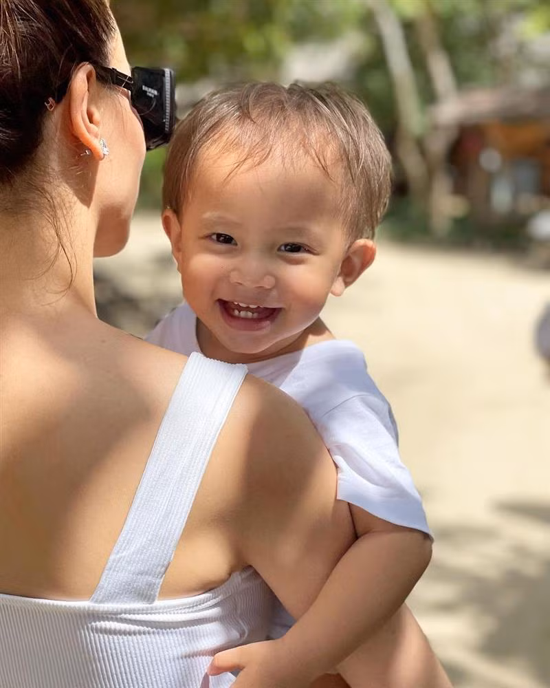 Ho Ngoc Ha gay tranh cai khi nhac bong con gai Lisa-Hinh-8