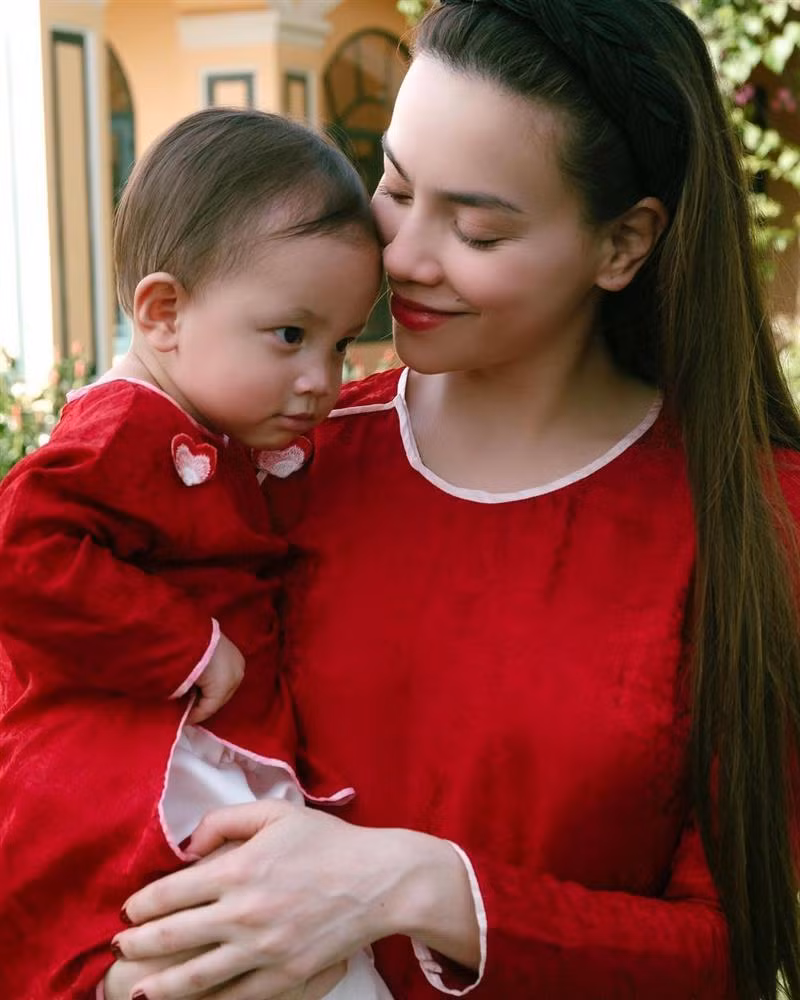 Ho Ngoc Ha gay tranh cai khi nhac bong con gai Lisa-Hinh-9