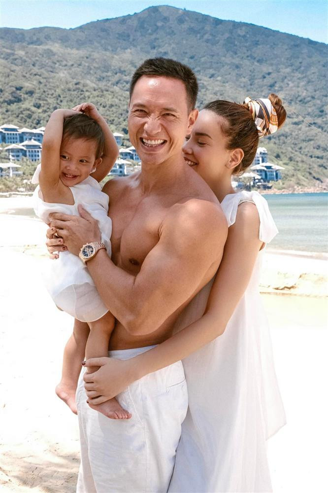 Ho Ngoc Ha gay tranh cai khi nhac bong con gai Lisa-Hinh-2