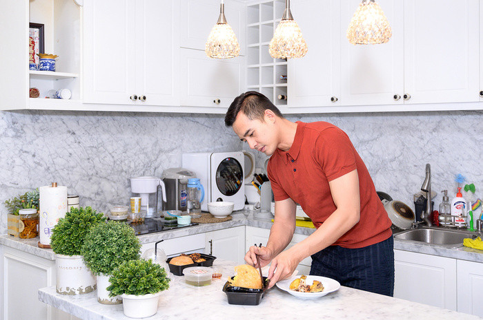 Dàn quý ông chăm nấu ăn nhất nhì Vbiz - Hình 19 Dan quy ong cham nau an nhat nhi Vbiz-Hinh-19