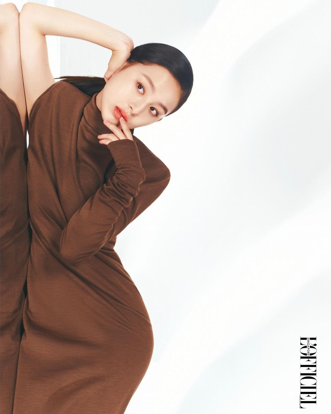 Park Ji Hoo sinh năm 2003, bắt đầu con đường diễn xuất khi mới 13 tuổi. Cô được khán giả biết đến nhiều nhất qua các tác phẩm Our School Now, All of Us are Dead... Ji Hoo từng nhận giải thưởng Nữ diễn viên trẻ xuất sắc tại Liên hoan phim Tribeca và Lễ trao giải phim Wildflower.