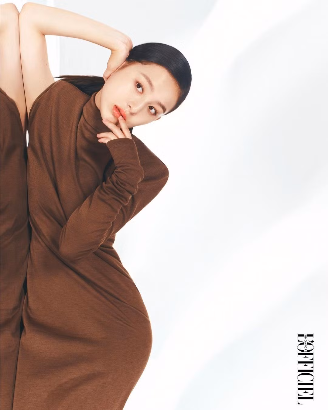 Park Ji Hoo sinh năm 2003, bắt đầu con đường diễn xuất khi mới 13 tuổi. Cô được khán giả biết đến nhiều nhất qua các tác phẩm Our School Now, All of Us are Dead... Ji Hoo từng nhận giải thưởng Nữ diễn viên trẻ xuất sắc tại Liên hoan phim Tribeca và Lễ trao giải phim Wildflower.