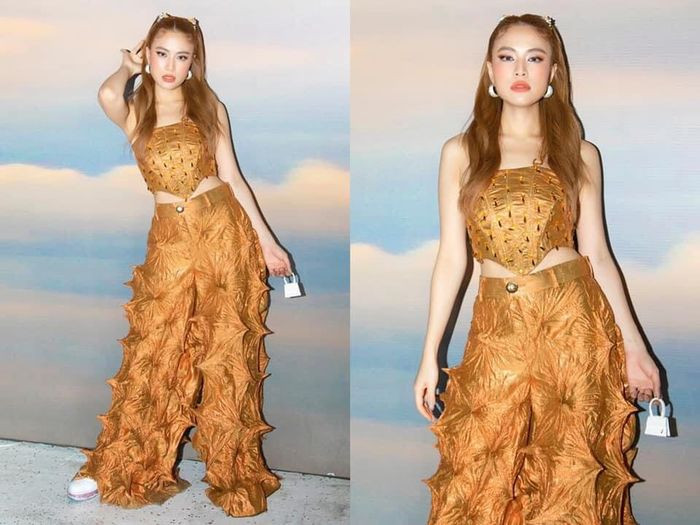 Hoàng Thùy Linh: Nhắc đến những "yêu nữ hàng hiệu" của showbiz Việt, không thể không nhắc đến Hoàng Thùy Linh. Cô có đủ các thương hiệu đình đám trên thế giới. Đáng chú ý là trong số đó, cô không ngại bỏ ra hơn chục triệu để tậu về mẫu túi chẳng khác gì... đồ chơi trẻ con.