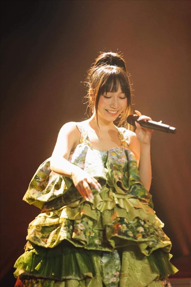 Mỹ Anh hé lộ pha giật mic đi vào lịch sử với bé Xuân Mai My Anh he lo pha giat mic di vao lich su voi be Xuan Mai