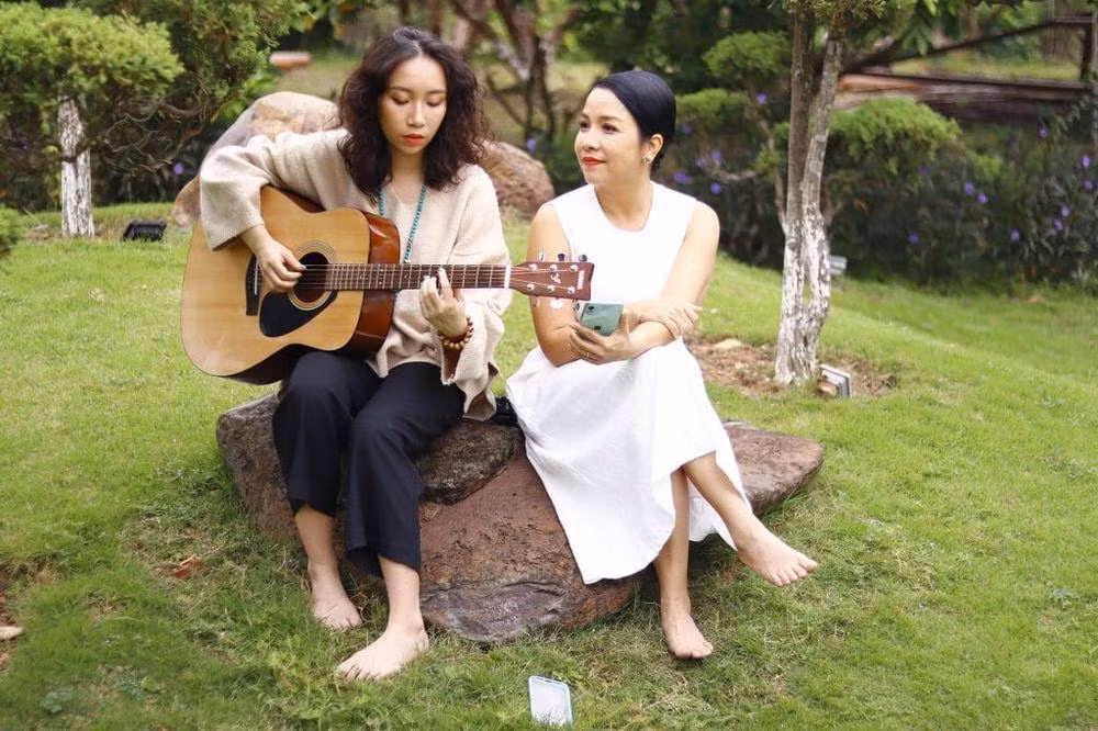 Mỹ Anh hé lộ pha giật mic đi vào lịch sử với bé Xuân Mai - Hình 4 My Anh he lo pha giat mic di vao lich su voi be Xuan Mai-Hinh-4