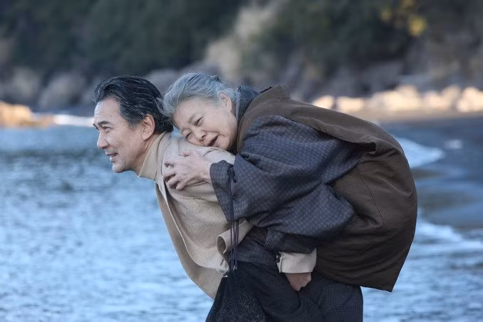 Thứ ba: Hiếu thuận cha mẹ. Kính già yêu trẻ, hiếu thuận với cha mẹ đó là truyền thống tốt đẹp của con người. Không những vậy, hiếu kính cha mẹ cũng là phương thuốc có thể giúp cải biến vận mệnh của đời người.