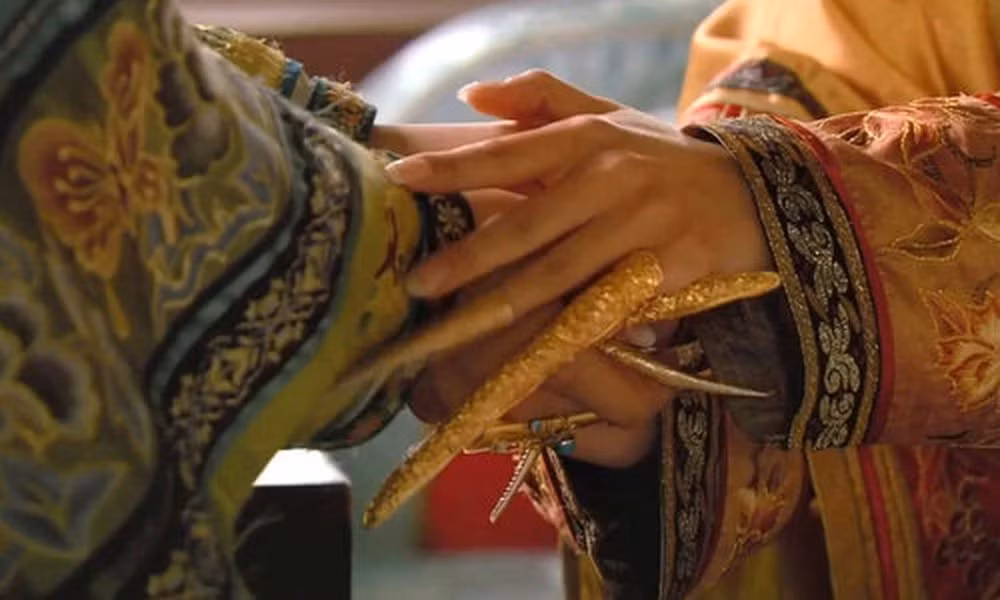 Chiec tui gam Tu Hi thai hau nam chat trong tay khi chet