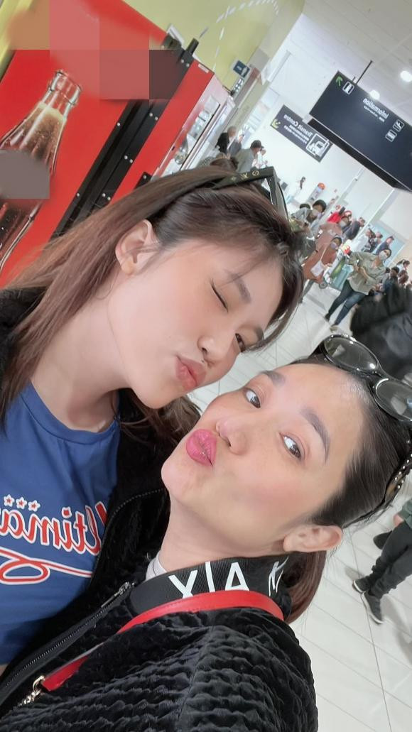 Cát Tường đoàn tụ con gái tại Úc, nhan sắc ái nữ gây sốt - Hình 2 Cat Tuong doan tu con gai tai Uc, nhan sac ai nu gay sot-Hinh-2