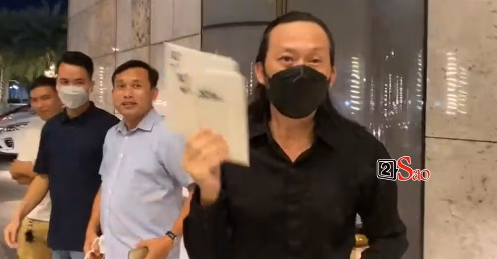 Hoai Linh bi vay kin khi xuat hien tai dam cuoi Mac Van Khoa-Hinh-2